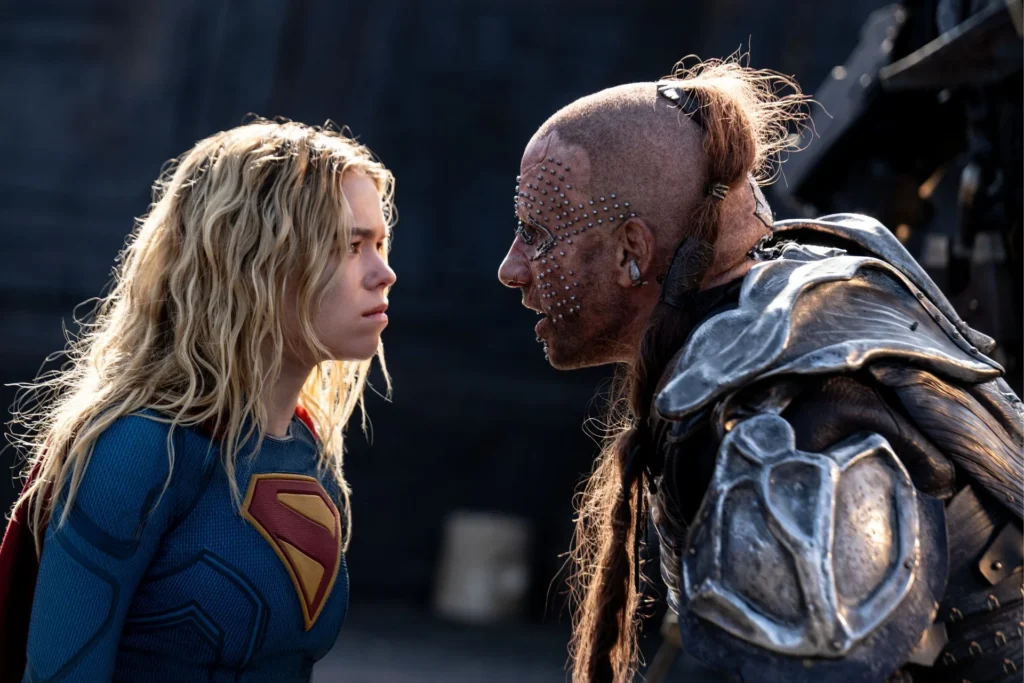 Kara Zor-El (Milly Alcock) encara o Krem (Matthias Schoenaerts) em Supergirl