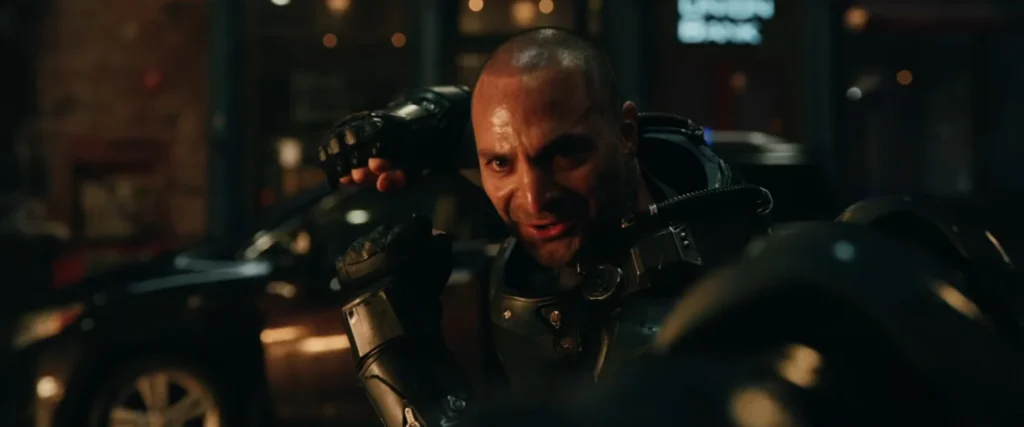 O Escorpião (Michael Mando) é um dos vilões de Homem-Aranha: Um Novo Dia.